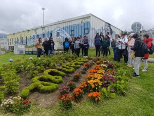 Lee más sobre el artículo Visita de adultos mayores al centro de operaciones de Mueve Usme